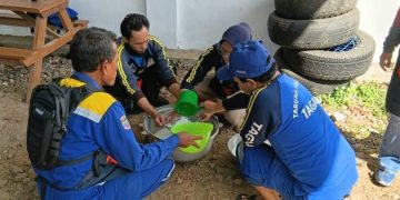 Jelang Jumat Berkah Part 3, Tujuh Personel Tagana Ciamis Sibuk di Dapur Siapkan Menu Ikan Goreng dan Sayur Tahu