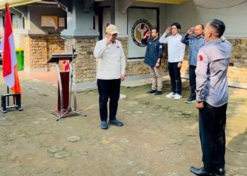 Totok Hariyono Tekankan Pentingnya Konsolidasi Demokrasi dalam Apel Pagi di Bawaslu Purwakarta