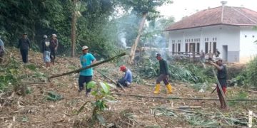 Guyub Ngawangun Galuh Terwujud di Rancah, Warga RW 05 Cisontrol Gotong Royong Antisipasi Longsor dan Siapkan Lahan Ponpes