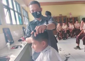 SMPN 4 Ciamis Gandeng de-Sille Barbershop Dinsos, Potong Rambut Jadi Gerakan Peduli Sesama