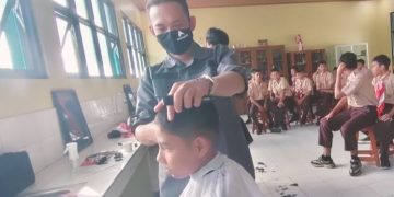 SMPN 4 Ciamis Gandeng de-Sille Barbershop Dinsos, Potong Rambut Jadi Gerakan Peduli Sesama