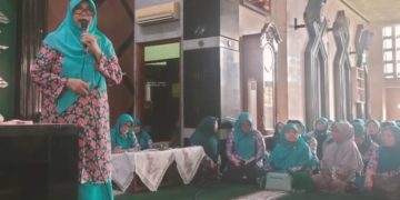 Pengajian Majlis Ta’lim Mar’atussholihah BKMM Ciamis Hadirkan Aksi Nyata, Tiga Keluarga Terima Bantuan Rutilahu