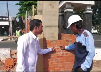 Bupati Purwakarta Tegur Pekerjaan Bata Ekspos Gapura Cipaisan, Minta Kualitas Proyek Diperbaiki