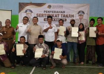 Serahkan 1000 Sertipikat PTSL di Paseh, Kepala BPN: Berikan Kepastian Hukum dan Tingkatkan Nilai Ekonomi Tanah