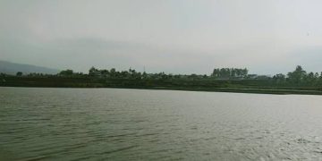 Kolam Sawah Sebrang Makam Sempur Sukabakti Mendadak Viral, Ratusan Pengunjung Berwisata Melihat Indahnya Gunung Cikuray