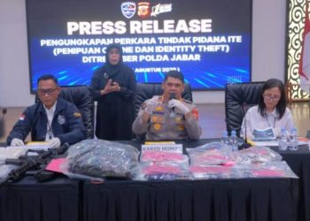 Kabid Humas Polda Jabar : Jaringan Penipuan Online ‘Pancasona Family’ di Sulsel, Berhasil Dibongkar, 12 Orang Jadi Tersangka.