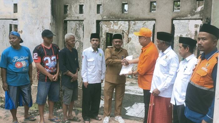 BAZNAS Ciamis Salurkan Bantuan untuk 4 Keluarga Korban Kebakaran di Margaharja