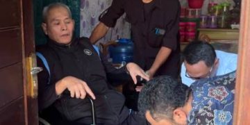 BAZNAS Ciamis Salurkan Kursi Roda dan Bantuan RLHB di Cihaurbeuti