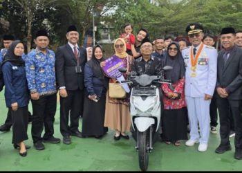 Bupati Ciamis Serahkan Motor untuk Penabung Sampah Terbaik 2026