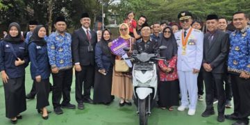 Bupati Ciamis Serahkan Motor untuk Penabung Sampah Terbaik 2026