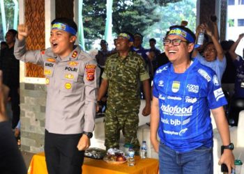 Kapolres Subang Pimpin Pengamanan Nobar Persib vs Persija di Lapangan Pemda