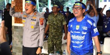 Kapolres Subang Pimpin Pengamanan Nobar Persib vs Persija di Lapangan Pemda