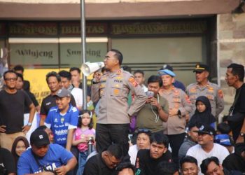 Nobar Persija vs Persib di Polres Purwakarta, Kapolres Berbaur dengan Penonton: Rivalitas Boleh, Persaudaraan Tetap Dijaga
