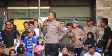 Nobar Persija vs Persib di Polres Purwakarta, Kapolres Berbaur dengan Penonton: Rivalitas Boleh, Persaudaraan Tetap Dijaga