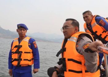 Kapolres Purwakarta Patroli di Waduk Jatiluhur