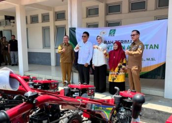 37 Alsintan Aspirasi Rina Sa’adah Disalurkan ke Petani Ciamis untuk Hadapi Kemarau 