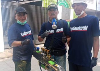 Dapat Laporan Kasus DBD Relawan Sayati  Sinergi Lakukan Fogging di RW 08 Irman Syarif:  Sosialisasi Eundeukeun