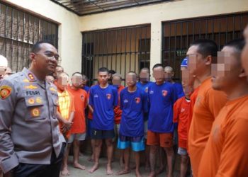 Kapolres Purwakarta Cek Rutan dan Makan Bersama Tahanan, Pastikan Pengawasan Berjalan Humanis