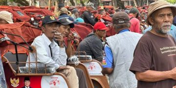 Sebanyak 260 Unit Becak Listrik Dibagikan Secara Gratis Kepada Pengemudi Becak Lanjut Usia
