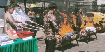 Kejari Ciamis Musnahkan Barang Bukti dari 61 Perkara