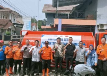 Asep Rahmat Salurkan Bantuan Air Bersih untuk Warga Desa Jelat Terdampak Kekeringan