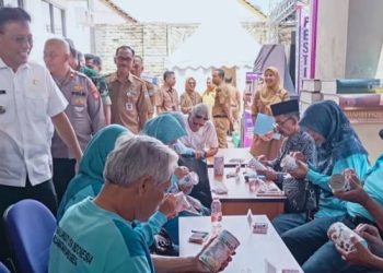 Lansia Ikut Lomba Mewarnai, Ketua LLI Ciamis Apresiasi Festival Literasi