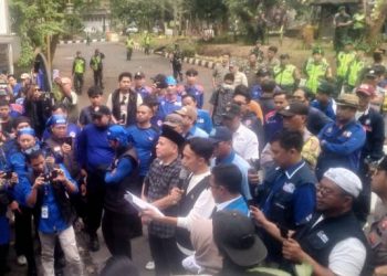 DPRD Purwakarta Terima Aspirasi Gabungan Serikat Buruh, Serahkan Petisi 12 Poin Terkait RUU Ketenagakerjaan