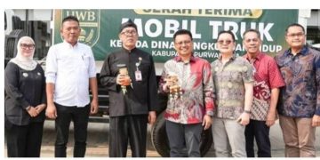 DLH Purwakarta Terima Bantuan Mobil Pengangkut Sampah dari HWB