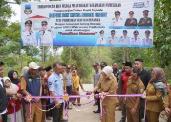 Wabup Garut Meresmikan Infrastruktur Jalan di Kampung Ciangkrong, Desa Jatimanah, Kecamatan Pamulihan, Kabupaten Garut