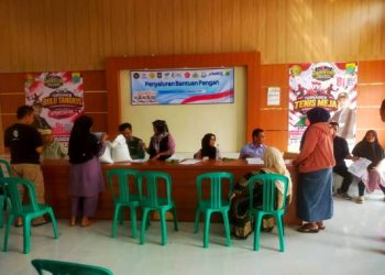 Bantuan Pangan Beras, Kades Hegarmanah Turun Tangan Langsung Salurkan kepada KPM