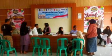 Bantuan Pangan Beras, Kades Hegarmanah Turun Tangan Langsung Salurkan kepada KPM