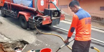 Kekeringan Belum Usai, Asep Rahmat Kembali Kirim Air Bersih ke Jelat Ciamis