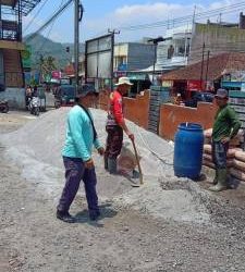 Peduli Keluhan Warga, Yana Suwandi Gagas Gotong Royong Swadaya untuk Atasi Genangan di Terminal Malangbong