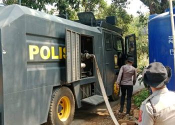 Tindak Lanjuti Laporan Warga, Sat Samapta Polres Purwakarta Salurkan Air Bersih