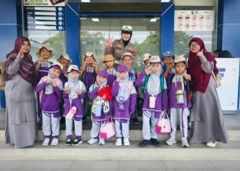 Polwan Ajak Anak TK  Belajar Keselamatan Lalu Lintas