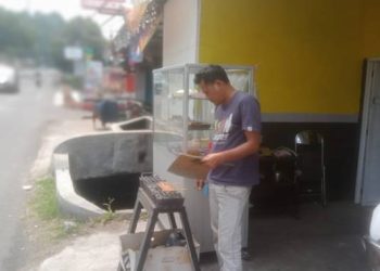 Buang Gengsi, Organisator Kemanusiaan Pilih Jualan Sate: Bosan Mendengar Janji Pejabat, Buktinya Nol Besar