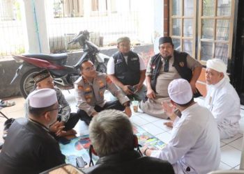Kapolres Purwakarta Kedepankan Pendekatan Humanis Saat Amankan Aksi Aliansi Masyarakat