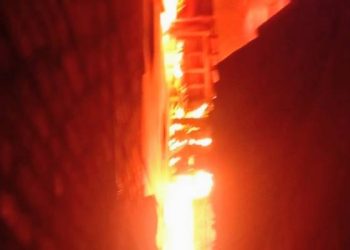 Kebakaran Dini Hari Gegerkan Dayeuhhandap Garut, Empat Rumah Warga Terdampak, Api Berkobar di Tengah Permukiman Padat