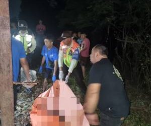 Jajaran Personel Polsek Kadungora Evakuasi Pejalan Kaki yang Tertemper KA Turangga di Kadungora