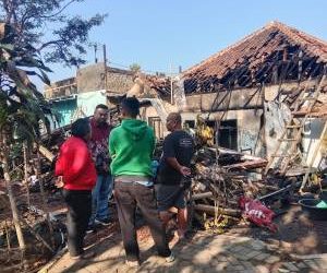 Yudha Puja Turnawan Sambangi Dua Keluarga Korban Kebakaran di Wanaraja, Dorong Pemkab Garut Kolaborasikan CSR dan BAZNAS