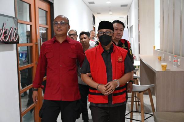Kejati Jabar Tahan Eks Ketua DPRD Indramayu dalam Kasus Dugaan Korupsi Tunjangan Rp18,79 Miliar