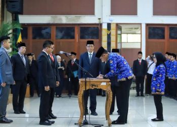 Ratusan PNS Dilantik dan Diambil Sumpah Bupati Bandung, Tekankan Integritas dan Pelayanan kepada Masyarakat
