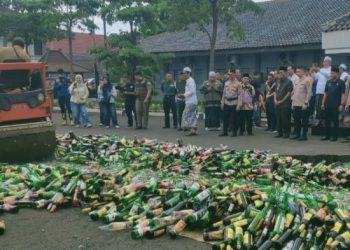 Ribuan Botol Miras Dimusnahkan Polres, Pemkab Ciamis Siapkan Perda Anti-Miras